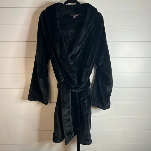 Victoria’s Secret‎ Black Velvety Plush Short Robe. Size M/L. - Picture 2 of 13